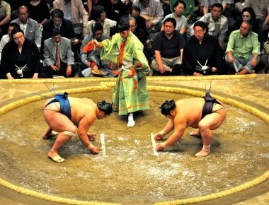 Σούμο: Όταν οι «γίγαντες» συγκρούονται! (βίντεο)